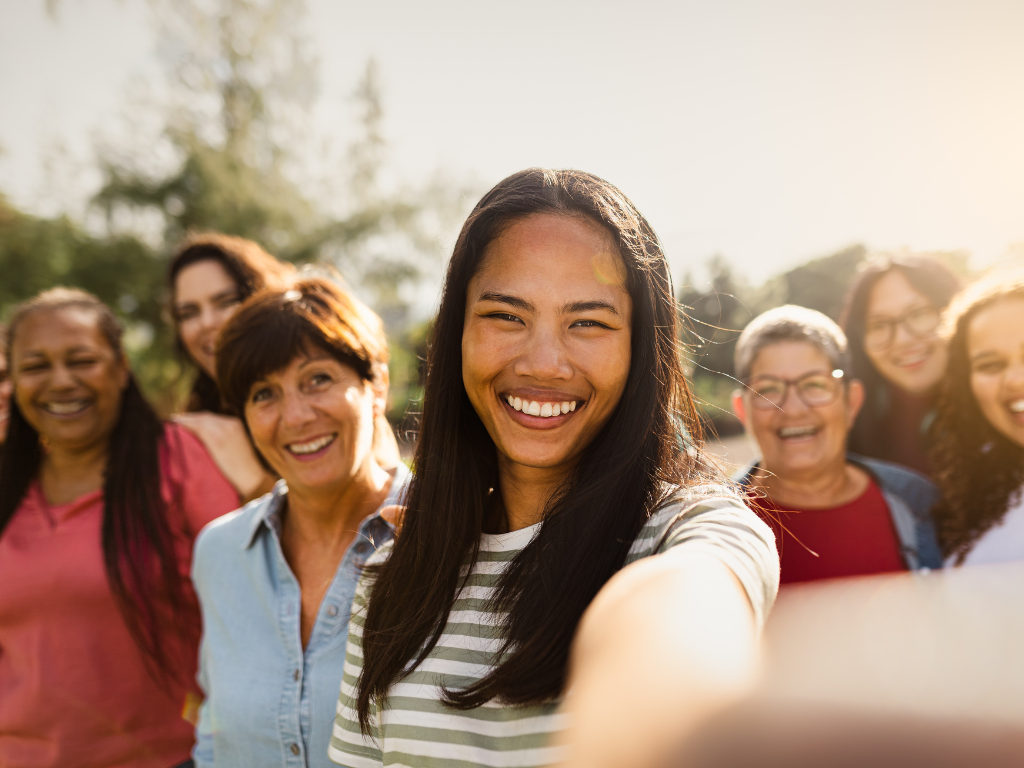 diverse_women_smiling